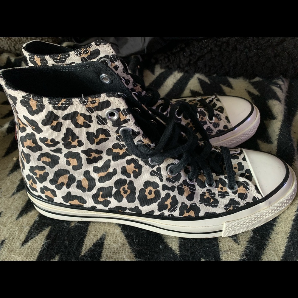 Men’s cheetah print hightop converse